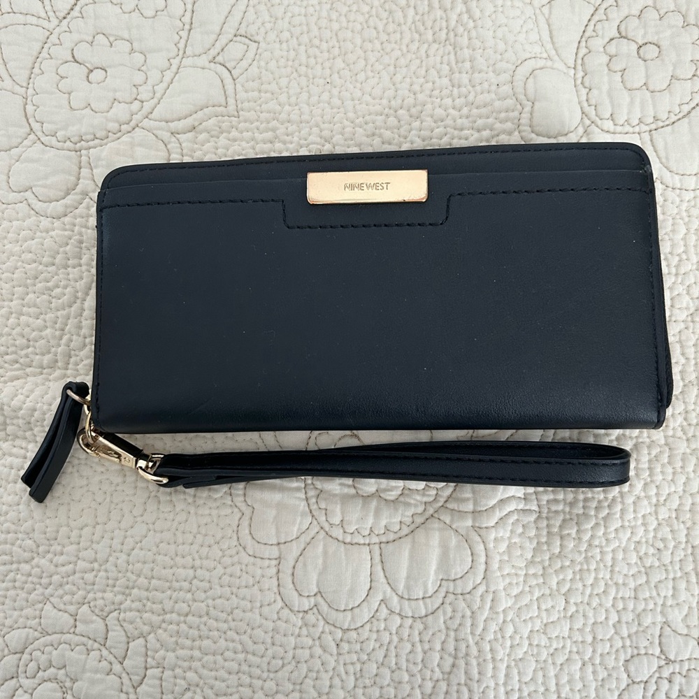 Nine West Black Wallet with Wristlet